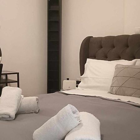 Φωτεινό Διαμέρισμα Πειραιας بيرايوس المظهر الخارجي الصورة